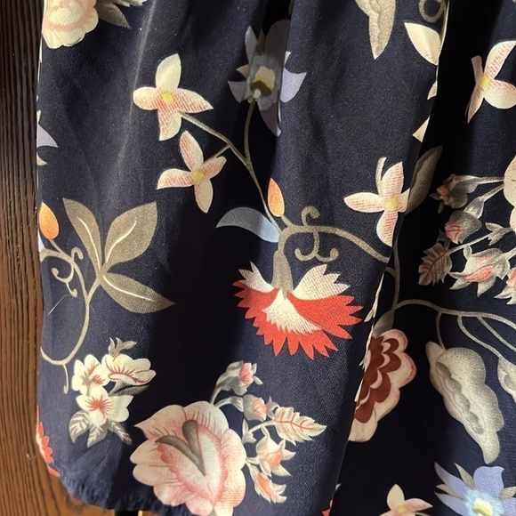 One❤️Clothing navy blue floral long sleeved romper. Size XS. Open V in the back. - Picture 12 of 14